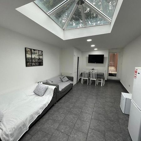 Stay Sa Equipped Studios Next To Uob And Qe! Birmingham Luaran gambar