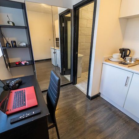Stay Sa Equipped Studios Next To Uob And Qe! Birmingham Bilik gambar