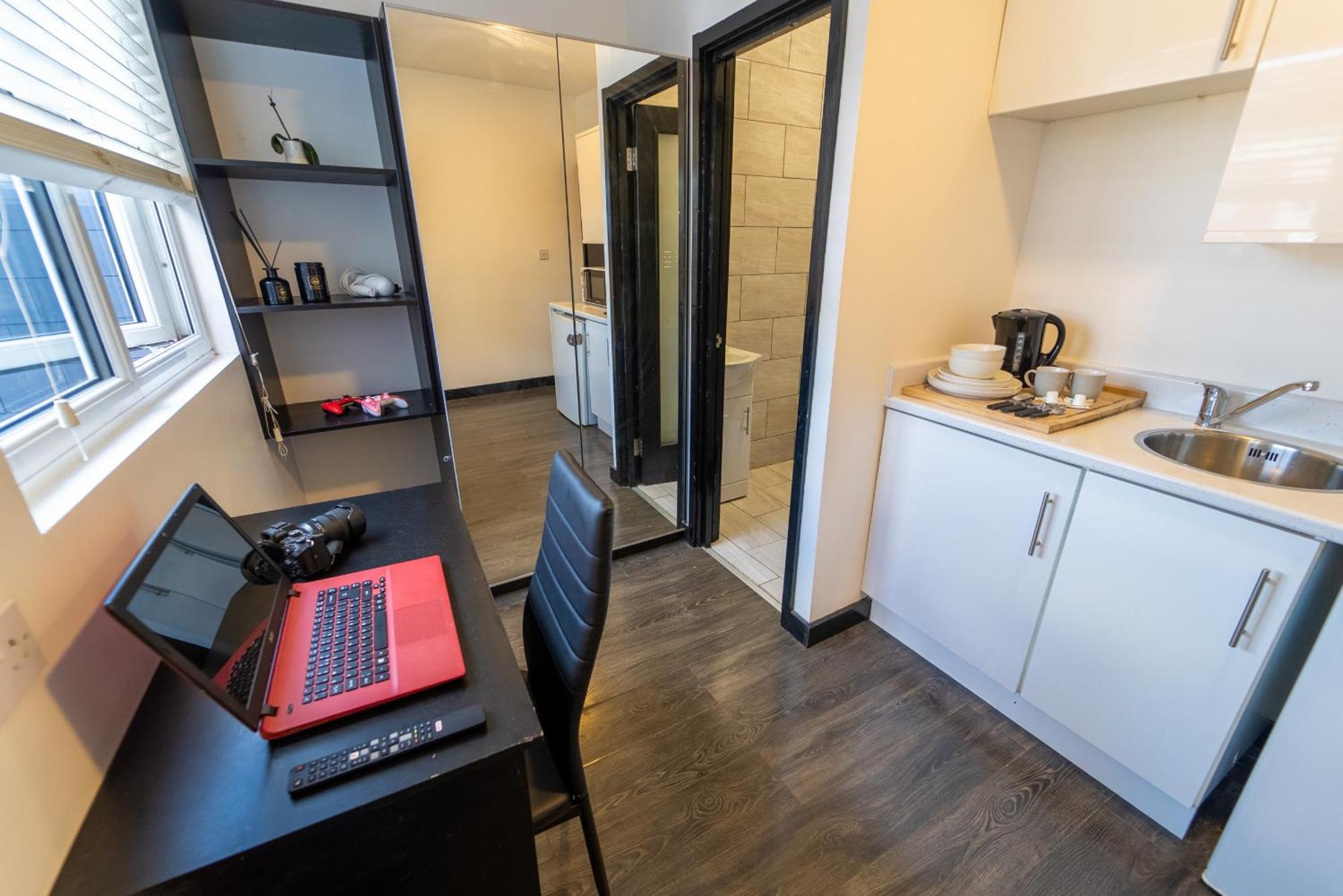 Stay Sa Equipped Studios Next To Uob And Qe! Birmingham Bilik gambar